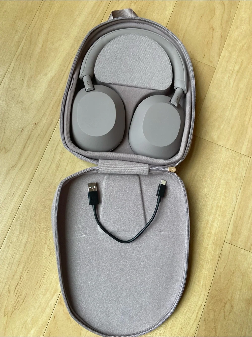 Sony Wireless Over-Ear Headphones in Smoky Pink- Comfortable Noise Isolation